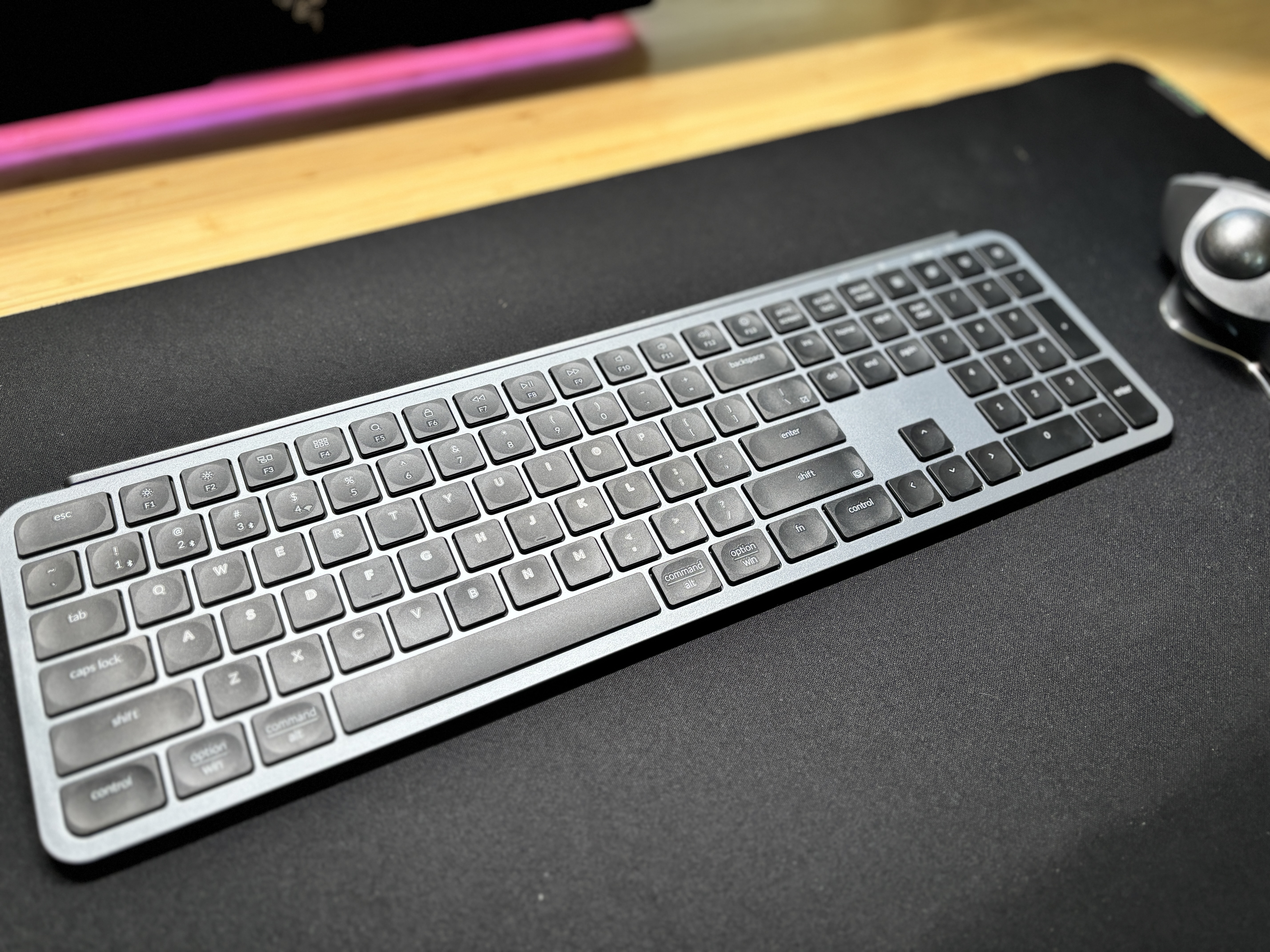 【Keychron B6 Pro レビュー】MX KEYS Sと比較して分かった、超薄型キーボードの新たな選択肢